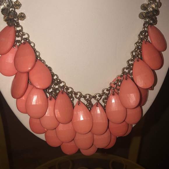Coral exaggerated tear dropped necklace - Picture 3 of 3